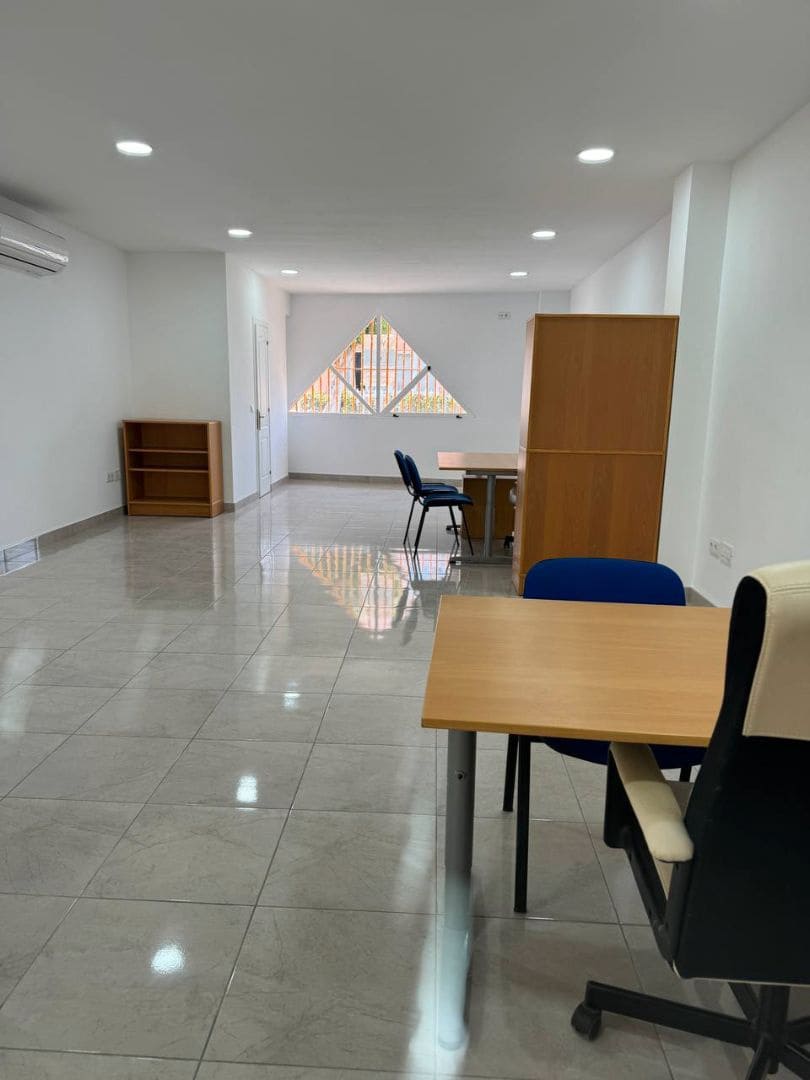 Commercial for sale in San Bartolome de Tirajana - € 88,000 (Ref: 9499979)