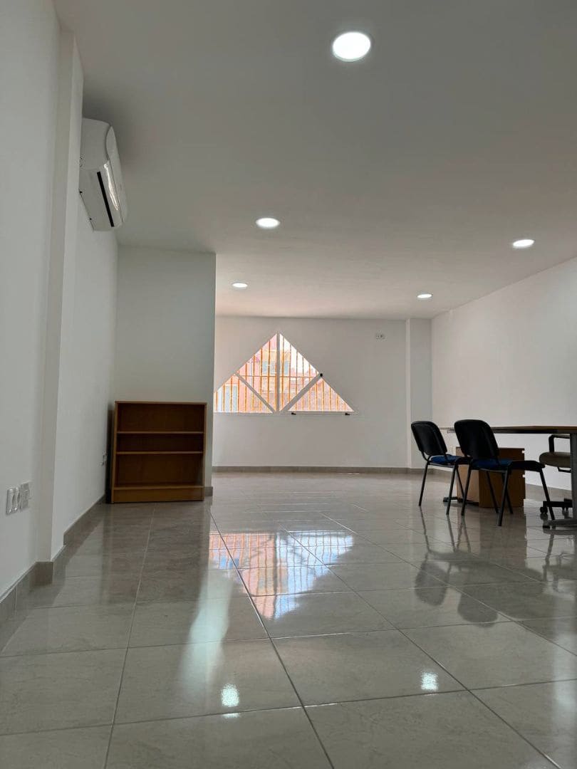 Commercial for sale in San Bartolome de Tirajana - € 88,000 (Ref: 9499979)