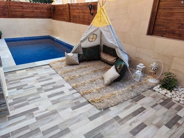 4 chambre Maison de Ville à vendre à San Bartolomé de Tirajana avec piscine - 525 000 € (Ref: 9499980)