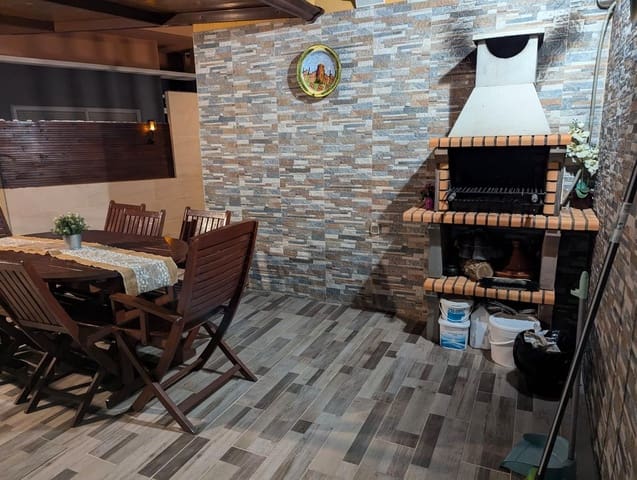 4 chambre Maison de Ville à vendre à San Bartolomé de Tirajana avec piscine - 525 000 € (Ref: 9499980)