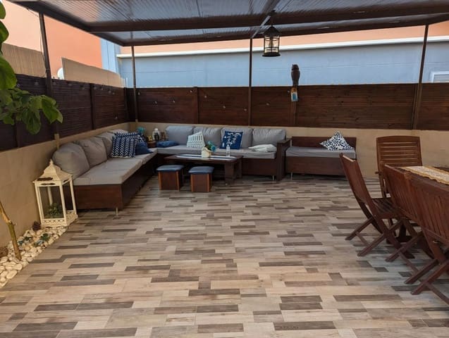 4 chambre Maison de Ville à vendre à San Bartolomé de Tirajana avec piscine - 525 000 € (Ref: 9499980)