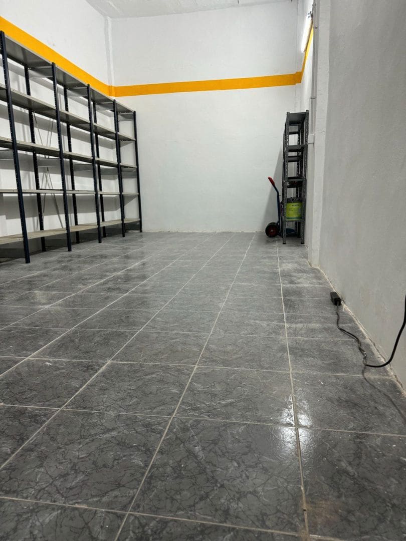 Commercial for rent in San Bartolome de Tirajana - € 400 (Ref: 9499984)