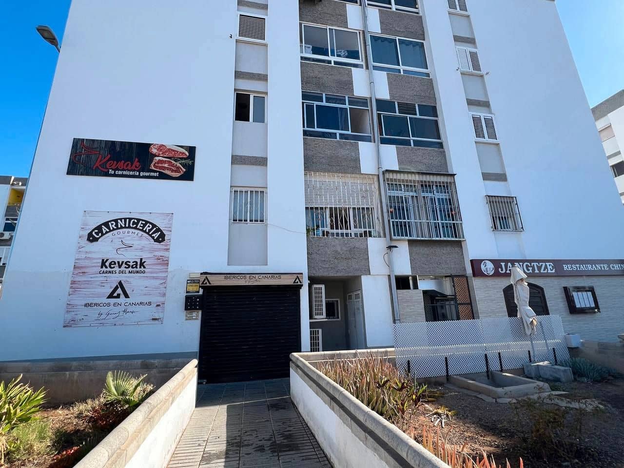 Commercial for sale in San Bartolome de Tirajana - € 205,000 (Ref: 9499987)