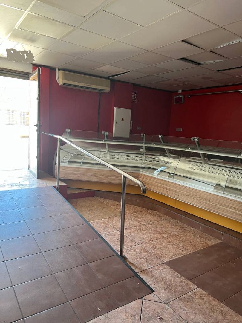 Commercial for sale in San Bartolome de Tirajana - € 205,000 (Ref: 9499987)