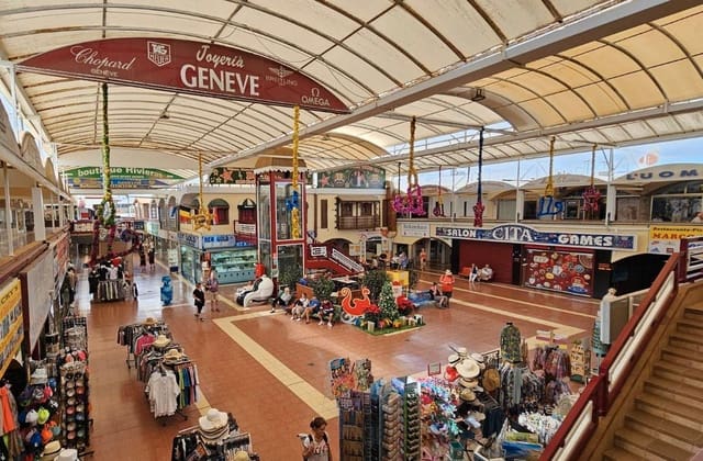 Local Comercial en Playa del Inglés, San Bartolomé de Tirajana en alquiler - 1.620 € (Ref: 9499988)