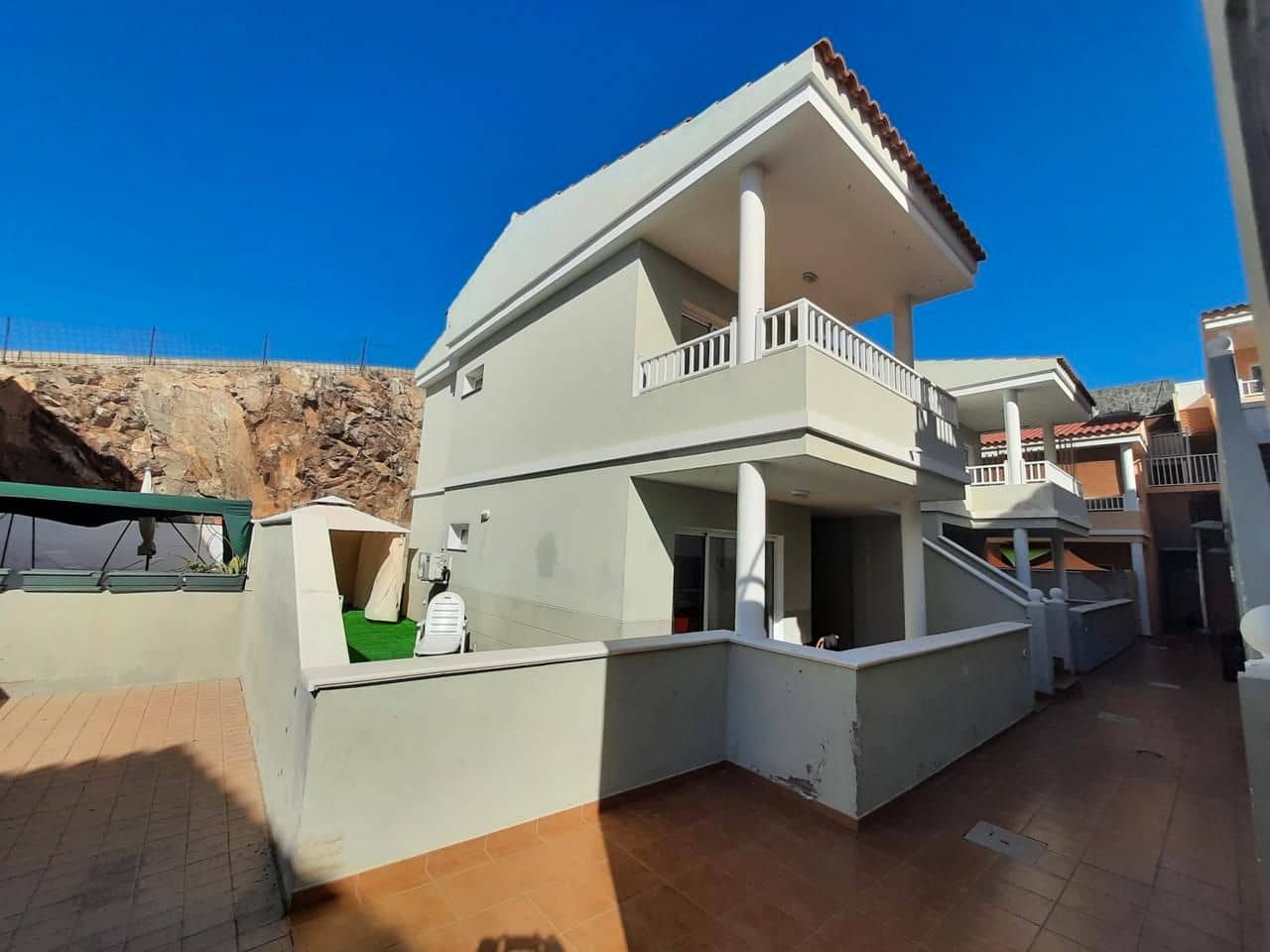 2 bedroom Apartment for sale in San Bartolome de Tirajana - € 285,000 (Ref: 9499991)