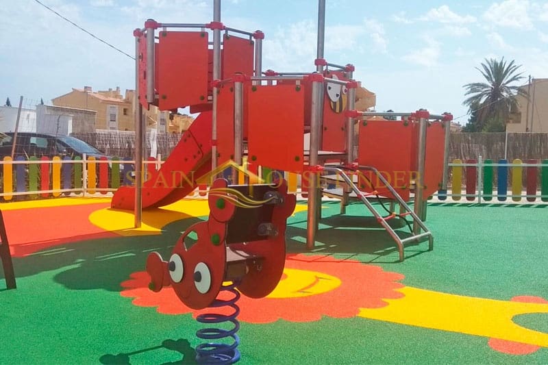 3 soverom Kjedet enebolig til salgs i Alicante by med svømmebasseng - € 375 000 (Ref: 7369600)