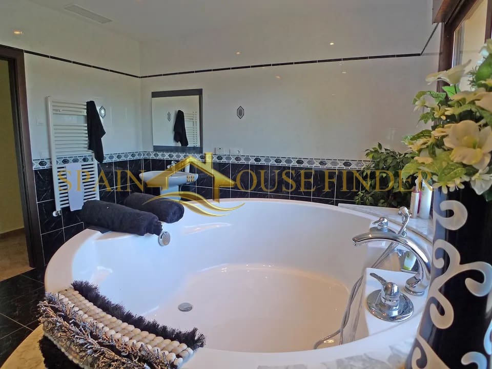 8 chambre Finca/Maison de Campagne à vendre à Jalon / Xalo avec piscine garage - 999 000 € (Ref: 7369616)