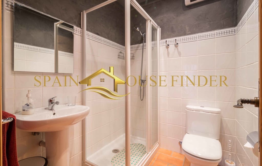 5 bedroom Guesthouse/B & B for sale in Orba with garage - € 459,000 (Ref: 8528919)