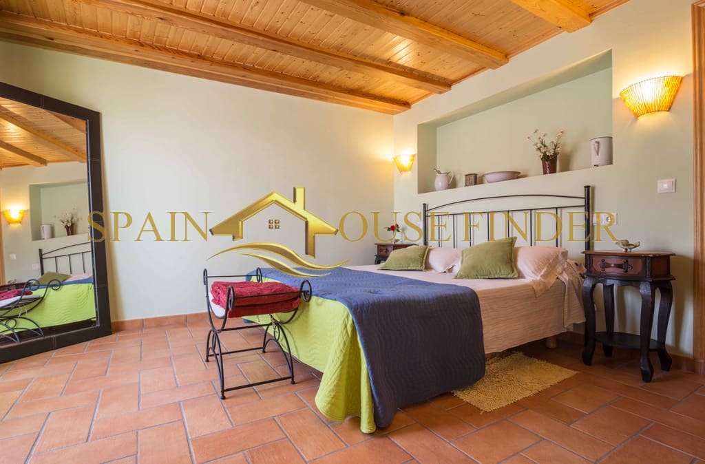 5 bedroom Guesthouse/B & B for sale in Orba with garage - € 459,000 (Ref: 8528919)