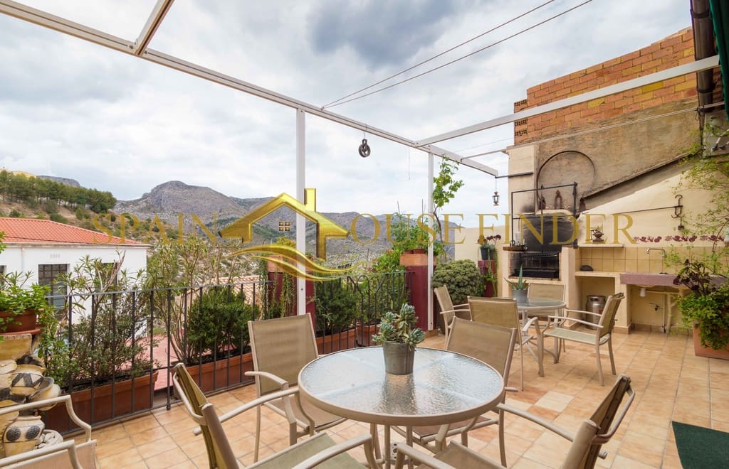 5 bedroom Guesthouse/B & B for sale in Orba with garage - € 459,000 (Ref: 8528919)