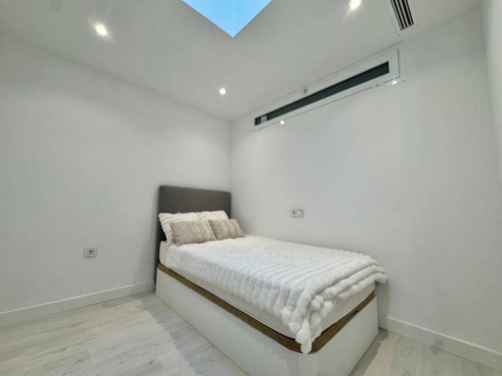 Ático de 2 habitaciones en Rincón de la Victoria en venta con piscina garaje - 355.000 € (Ref: 9998918)