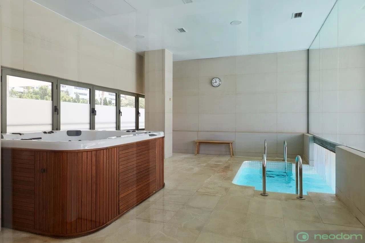 4 soveværelse Lejlighed til leje i Alicante by med swimmingpool garage - € 4.000 (Ref: 8681463)