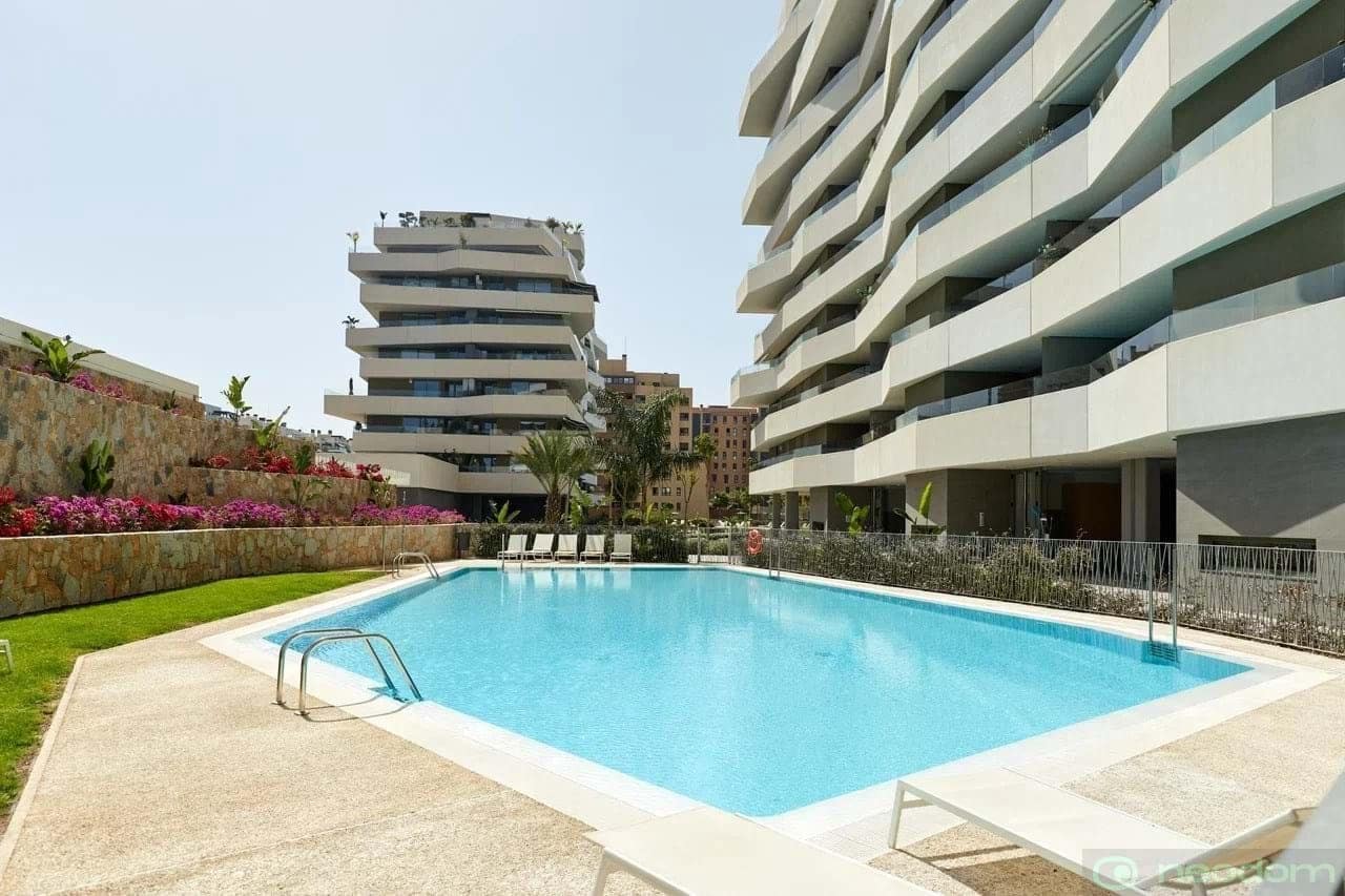 4 soveværelse Lejlighed til leje i Alicante by med swimmingpool garage - € 4.000 (Ref: 8681463)
