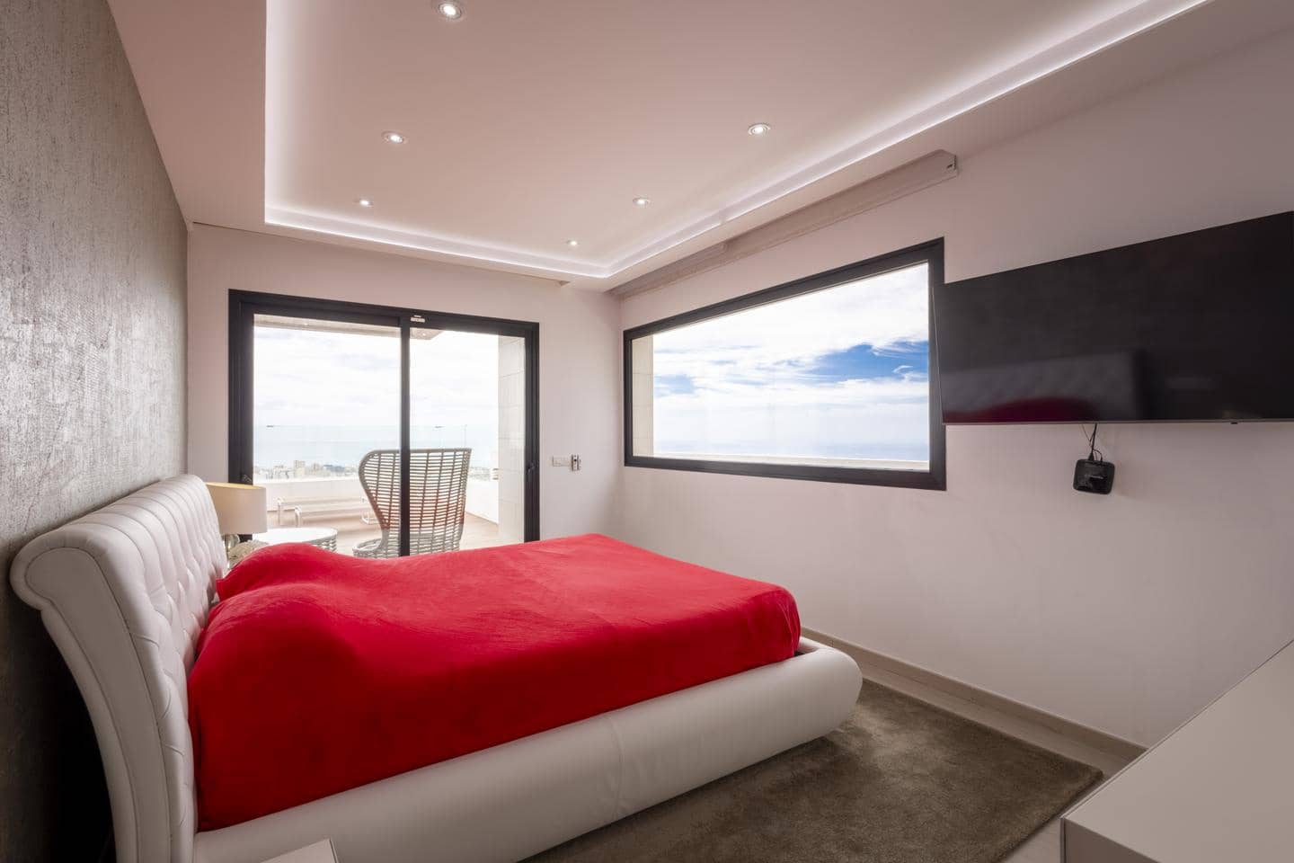 Piso de 4 habitaciones en Costa Adeje en venta con piscina garaje - 1.400.000 € (Ref: 10009954)