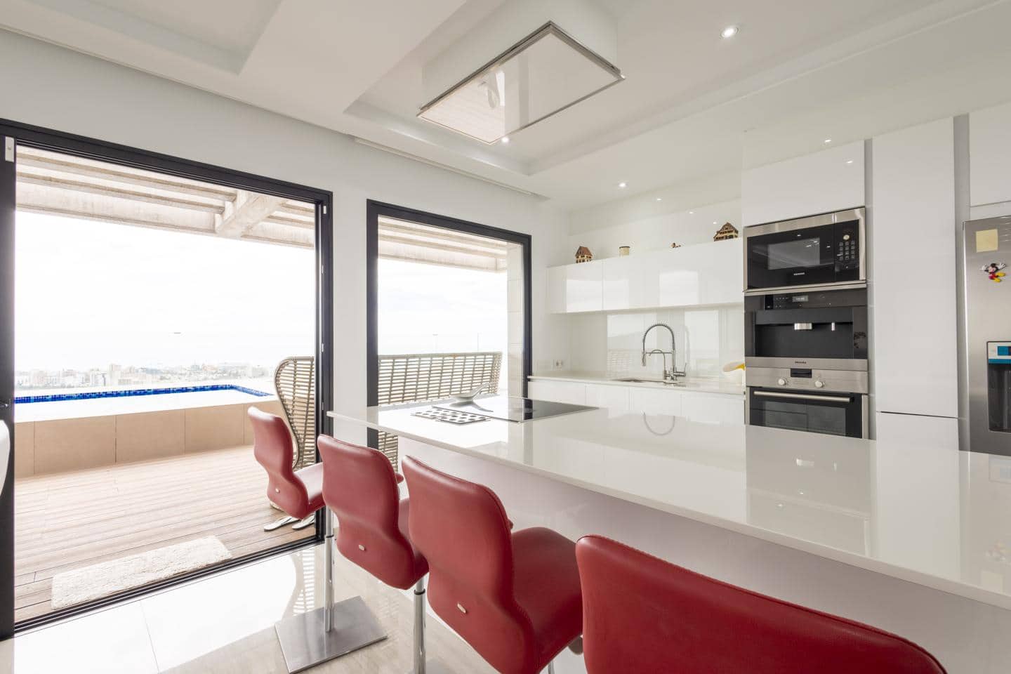 Piso de 4 habitaciones en Costa Adeje en venta con piscina garaje - 1.400.000 € (Ref: 10009954)