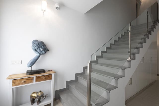 Piso de 4 habitaciones en La Caldera, Adeje en venta con piscina garaje - 1.400.000 € (Ref: 10009954)