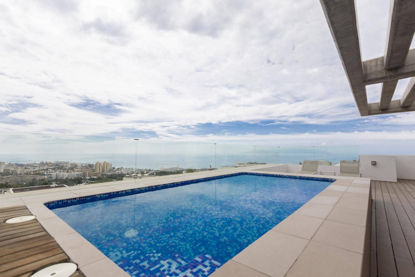Piso de 4 habitaciones en Costa Adeje en venta con piscina garaje - 1.400.000 € (Ref: 10009954)