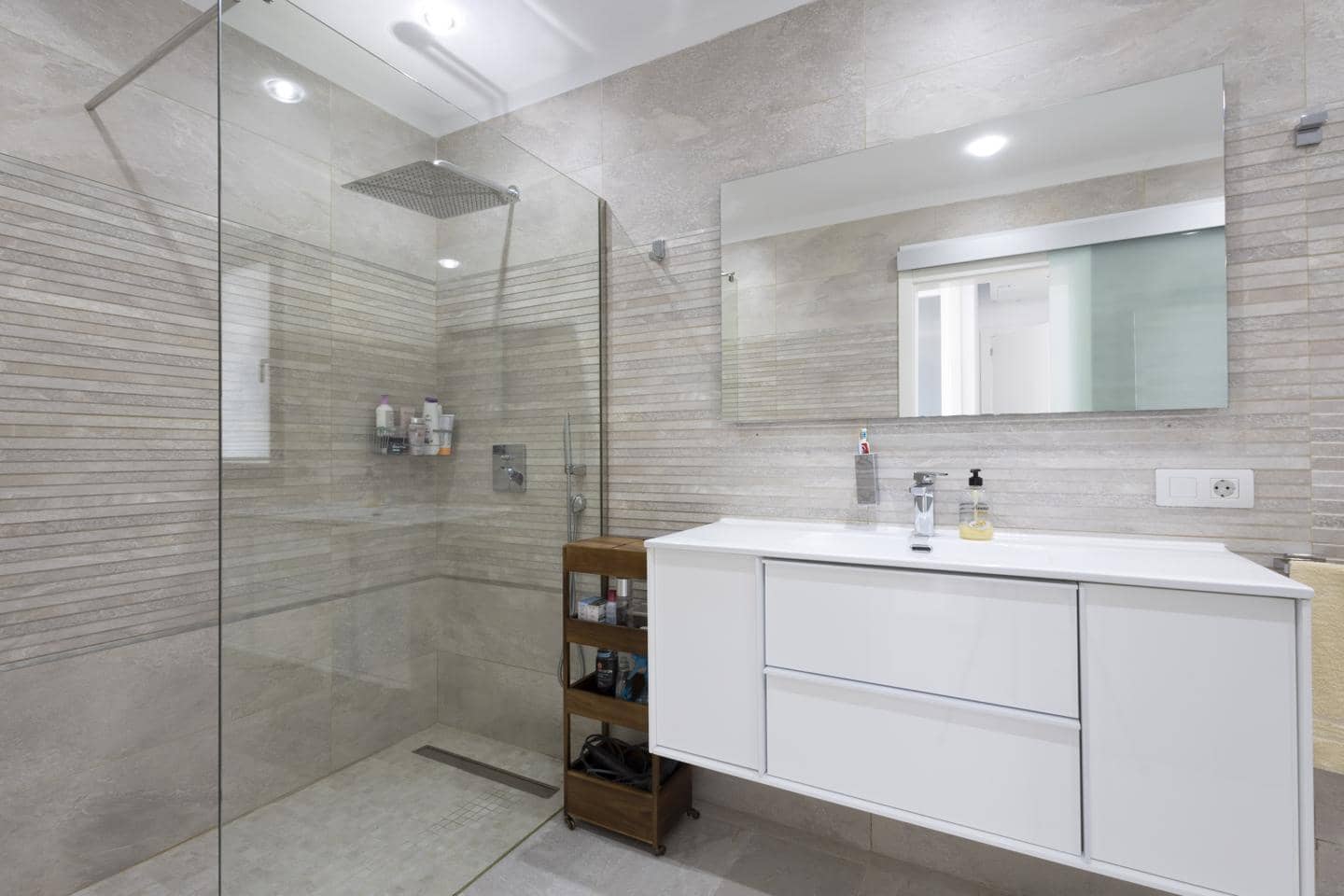 Piso de 4 habitaciones en Costa Adeje en venta con piscina garaje - 1.400.000 € (Ref: 10009954)