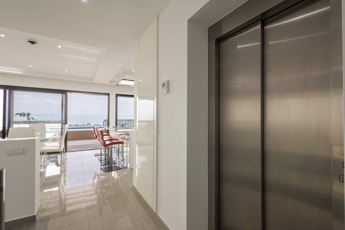 Piso de 4 habitaciones en Costa Adeje en venta con piscina garaje - 1.400.000 € (Ref: 10009954)