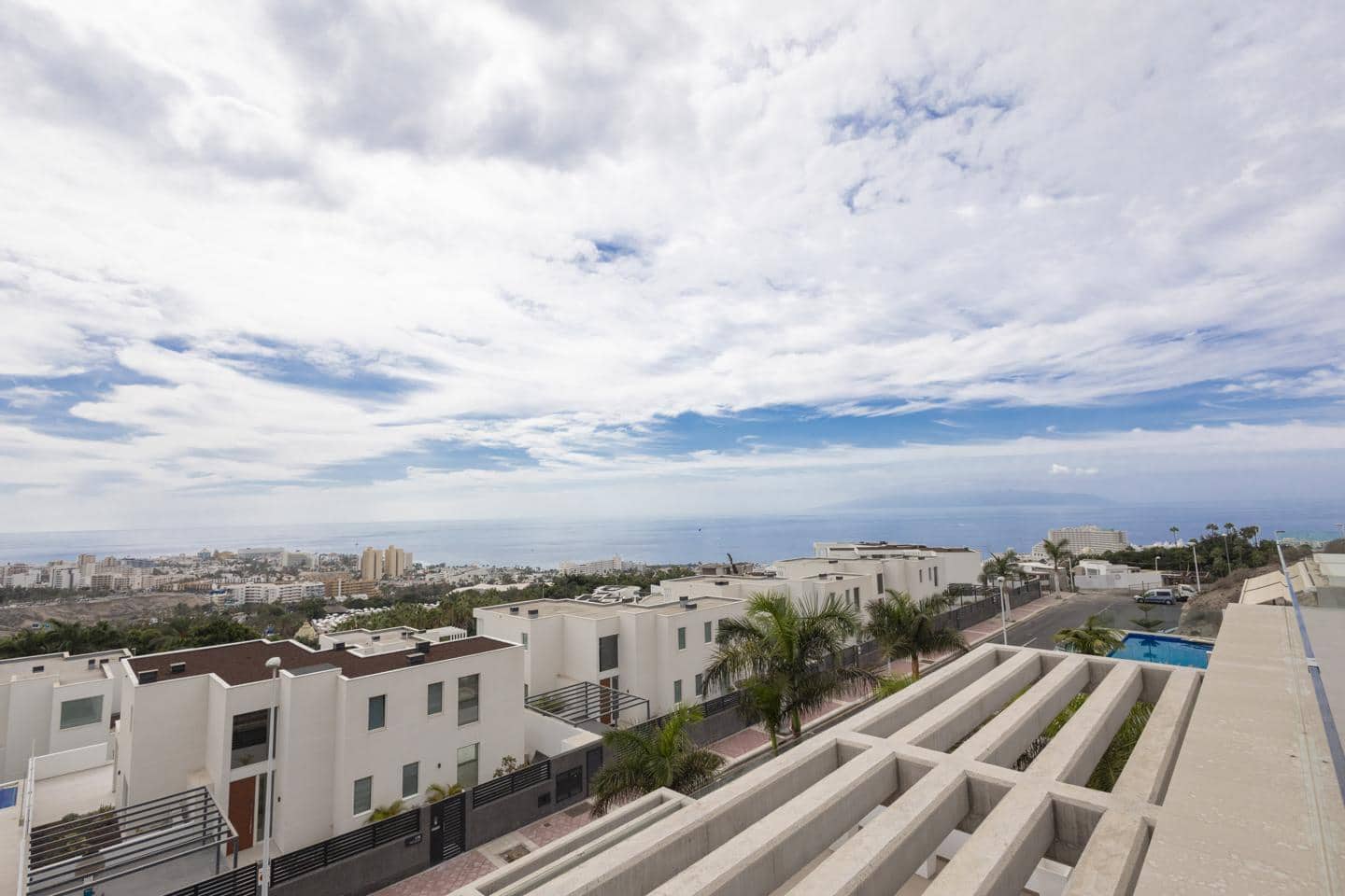 Piso de 4 habitaciones en Costa Adeje en venta con piscina garaje - 1.400.000 € (Ref: 10009954)