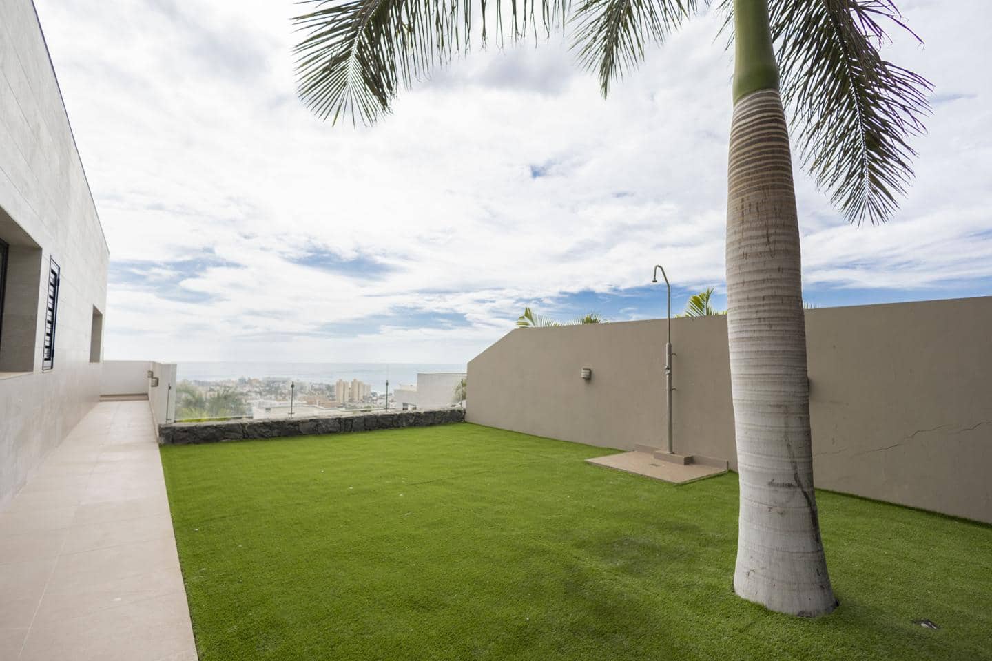 Piso de 4 habitaciones en Costa Adeje en venta con piscina garaje - 1.400.000 € (Ref: 10009954)