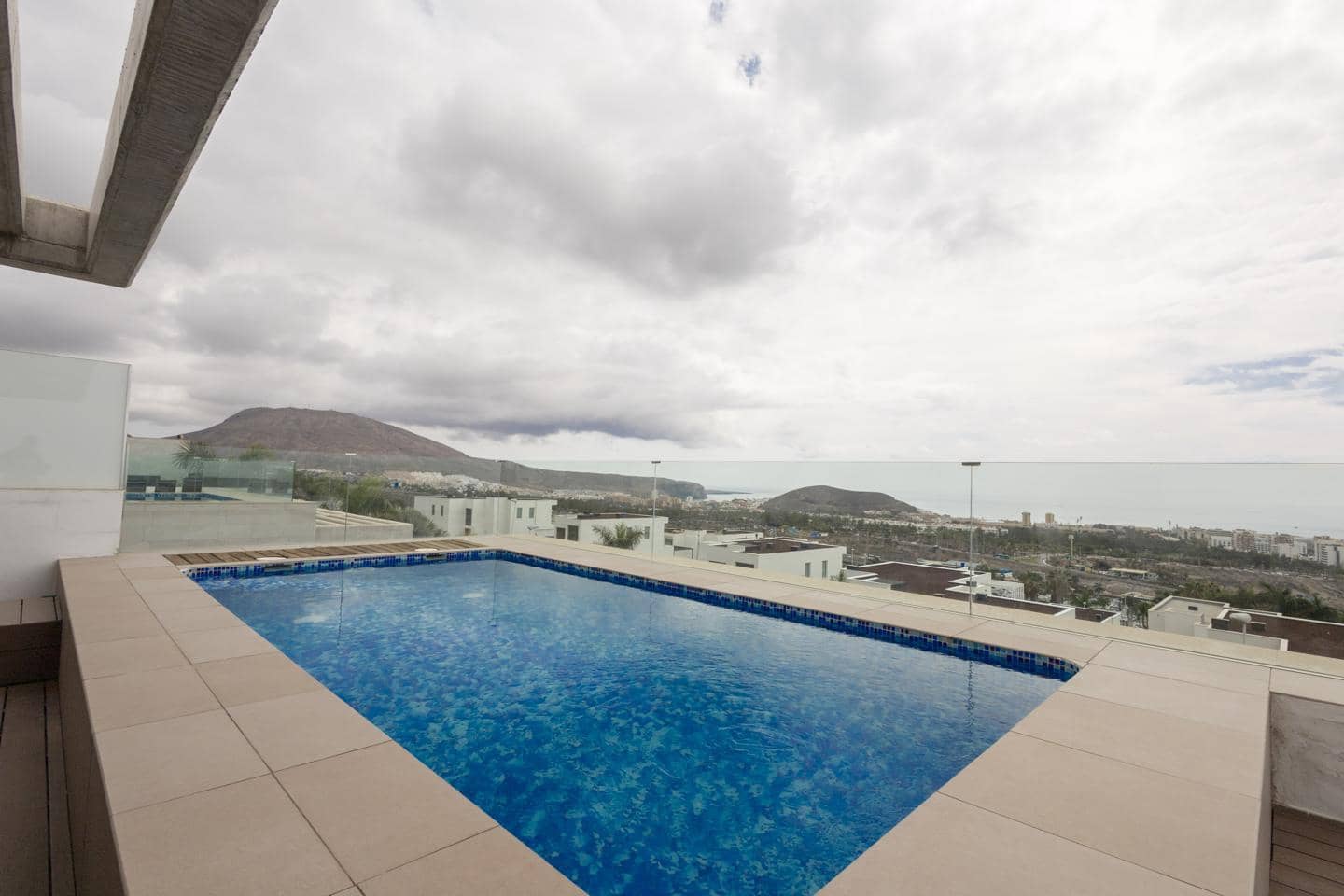 Piso de 4 habitaciones en Costa Adeje en venta con piscina garaje - 1.400.000 € (Ref: 10009954)