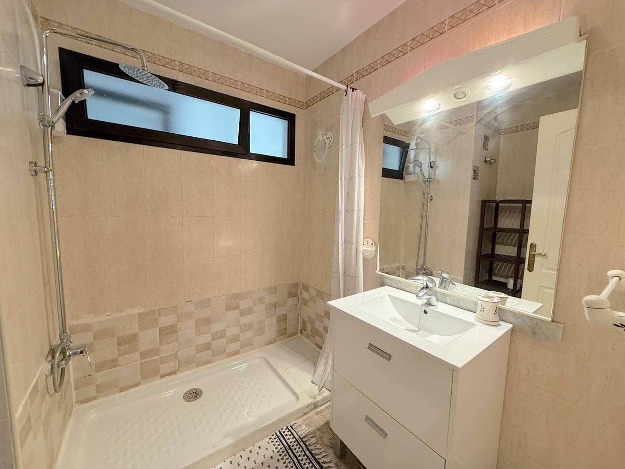 3 bedroom Flat for sale in Arrecife - € 199,000 (Ref: 10014799)