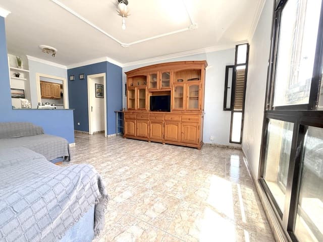3 bedroom Flat for sale in Arrecife - € 199,000 (Ref: 10014799)