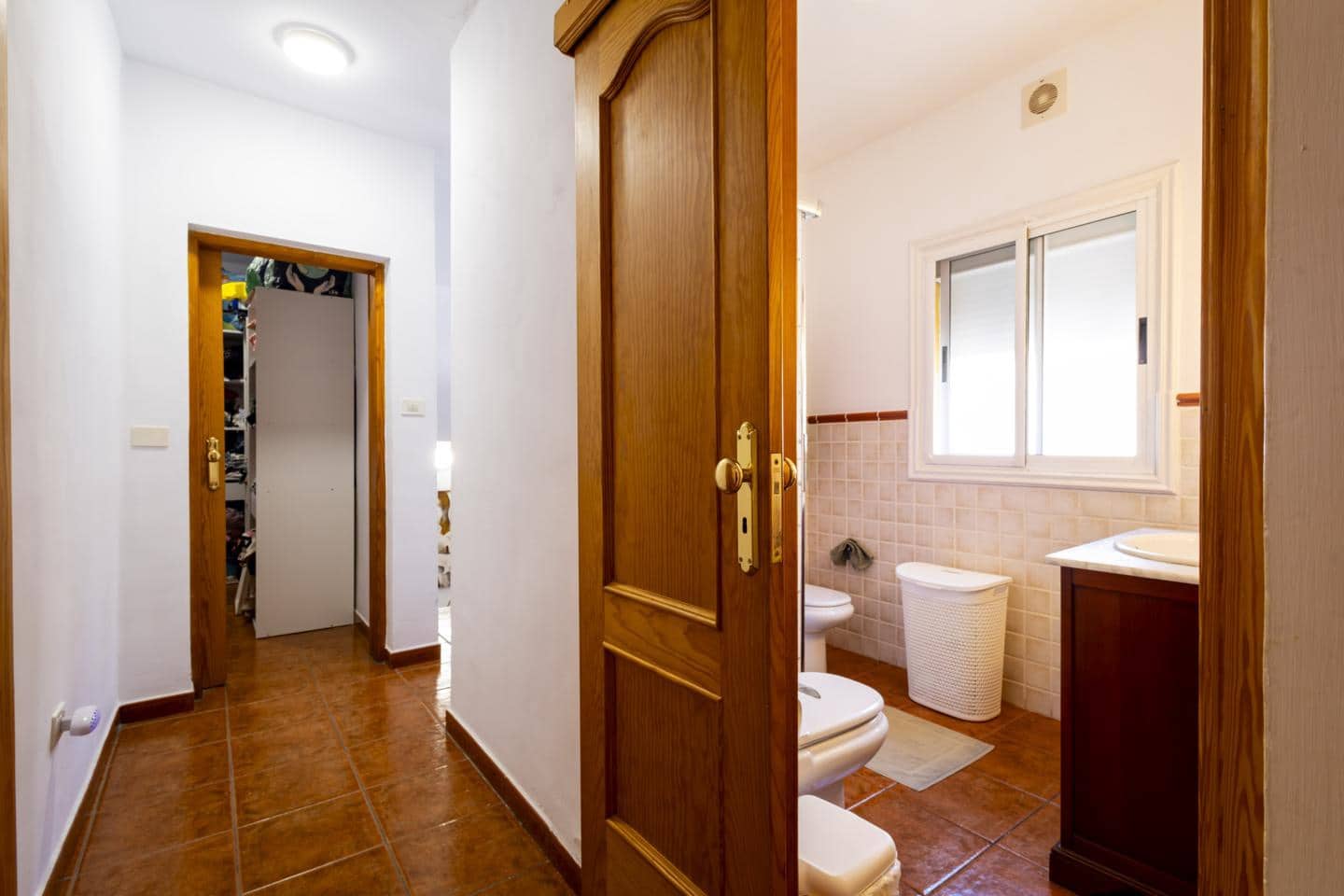 5 sypialnia Willa na sprzedaż w Santa Cruz de Tenerife - 369 000 € (Ref: 10035984)