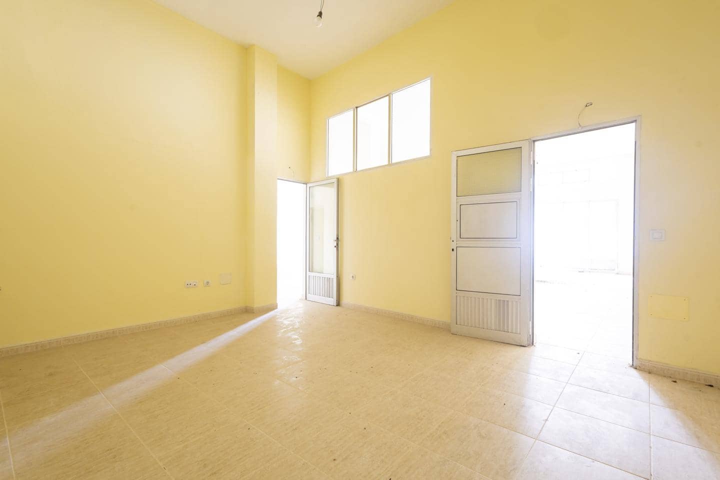 1 slaapkamer Bedrijf te koop in Puerto del Rosario - € 226.000 (Ref: 10039179)