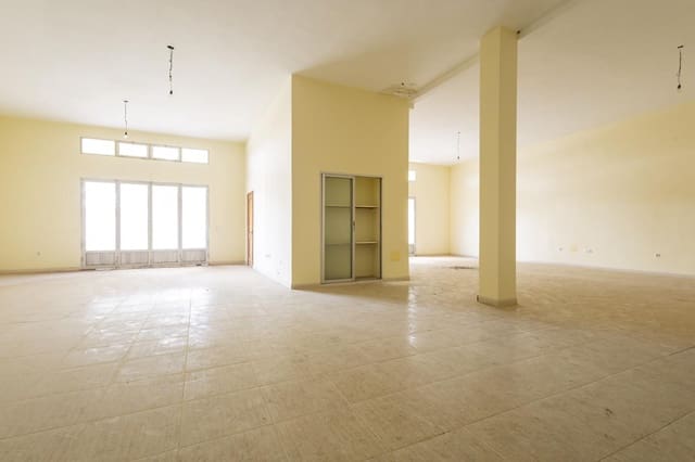 1 slaapkamer Bedrijf te koop in Puerto del Rosario - € 226.000 (Ref: 10039179)