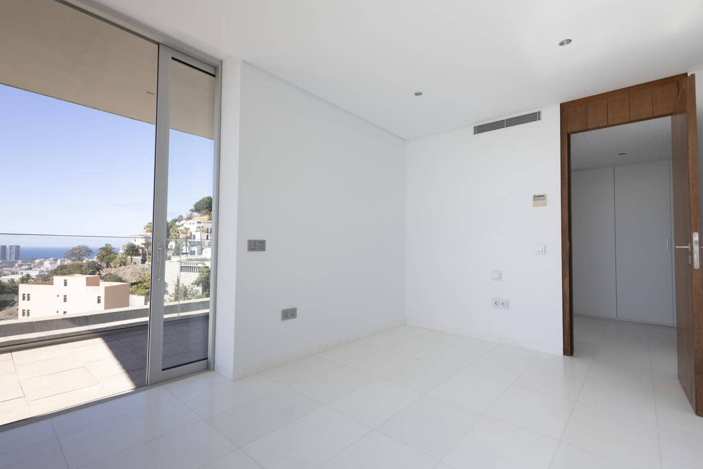 20 soveværelse Lejlighed til salg i Santa Cruz de Tenerife med swimmingpool - € 9.049.928 (Ref: 10041703)
