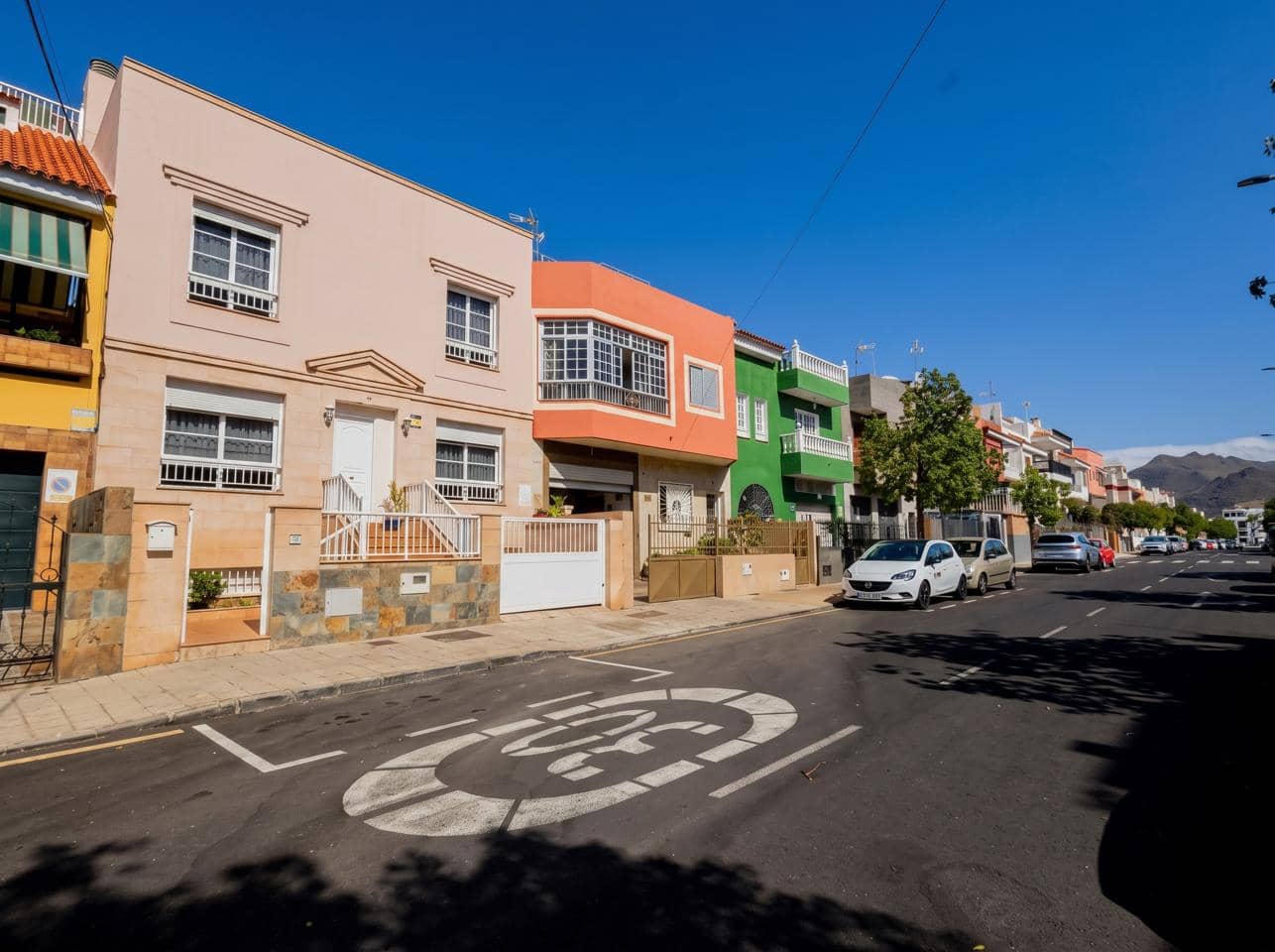 6 bedroom Villa for sale in San Cristobal de La Laguna - € 600,000 (Ref: 10048073)