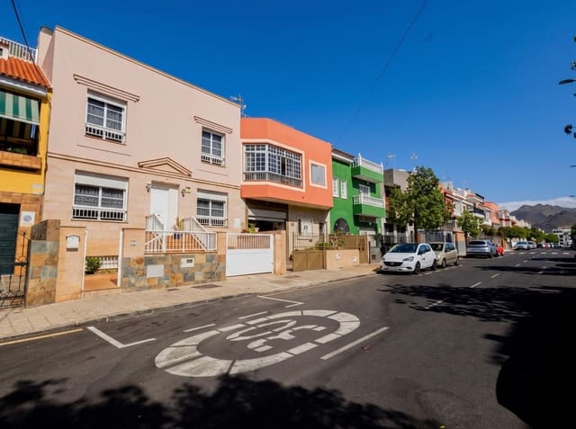 6 soveværelse Villa til salg i San Cristóbal de La Laguna - € 600.000 (Ref: 10048073)