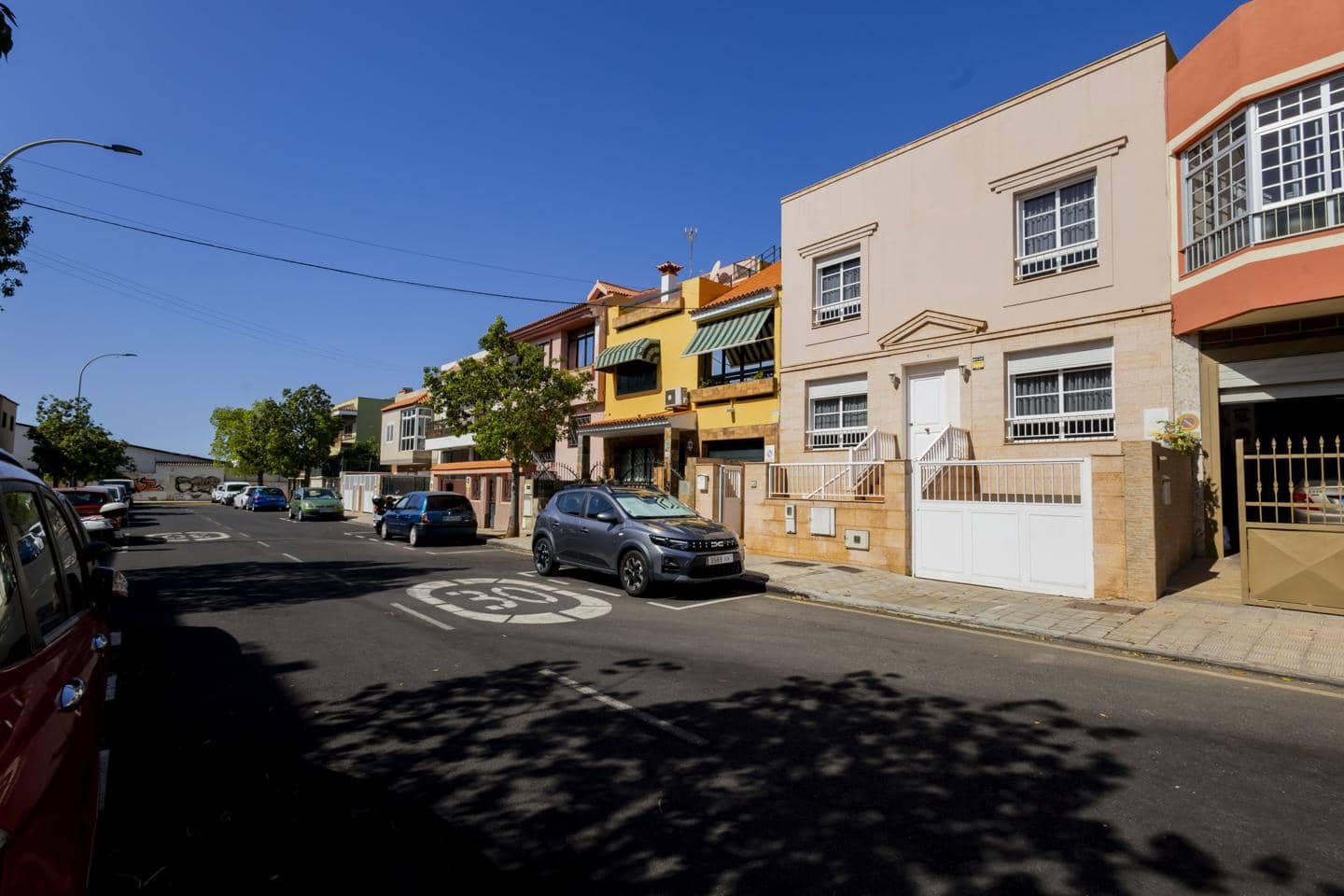 6 bedroom Villa for sale in San Cristobal de La Laguna - € 600,000 (Ref: 10048073)