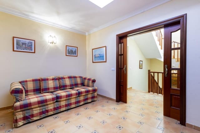 6 soveværelse Villa til salg i San Cristóbal de La Laguna - € 600.000 (Ref: 10048073)