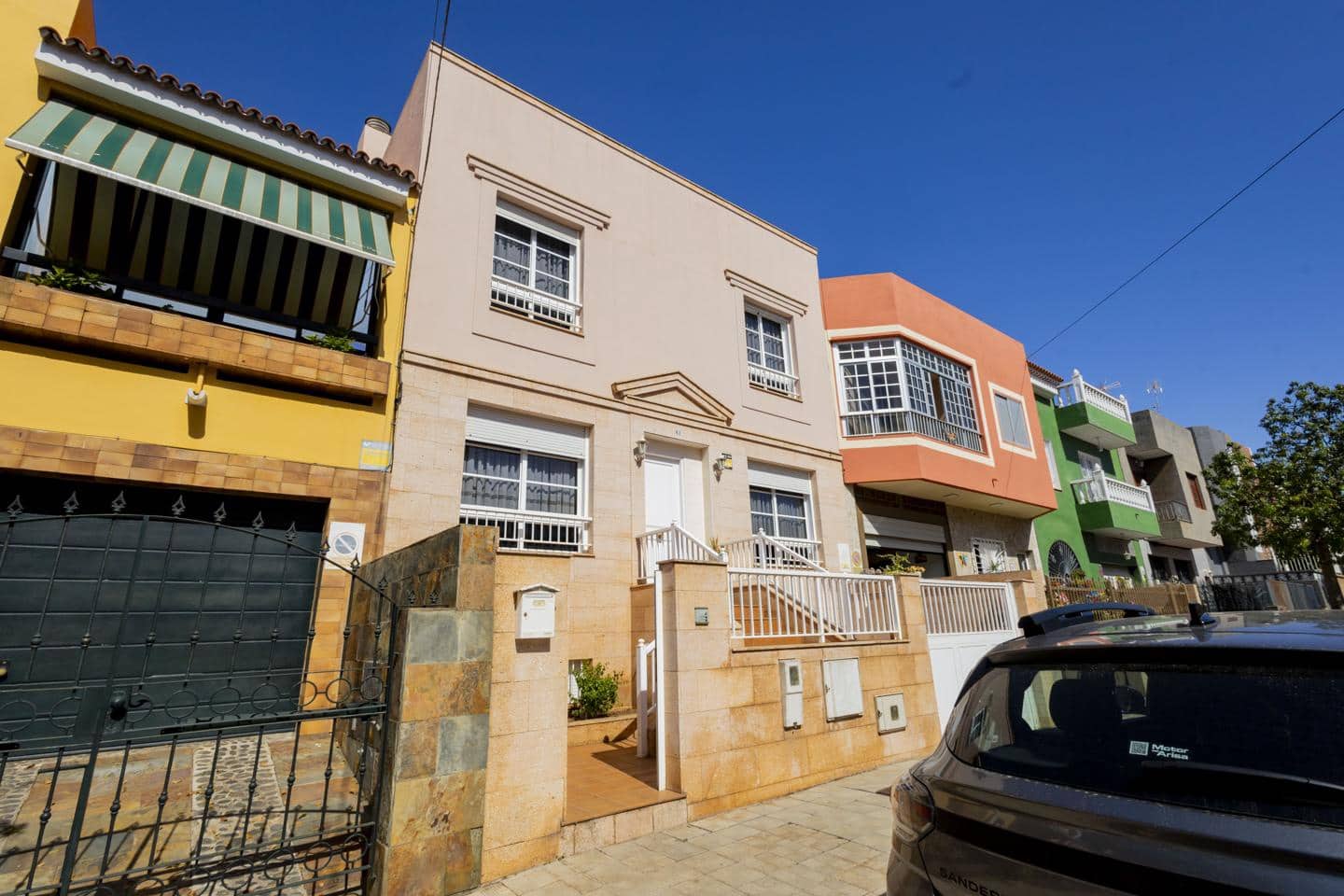 6 bedroom Villa for sale in San Cristobal de La Laguna - € 600,000 (Ref: 10048073)