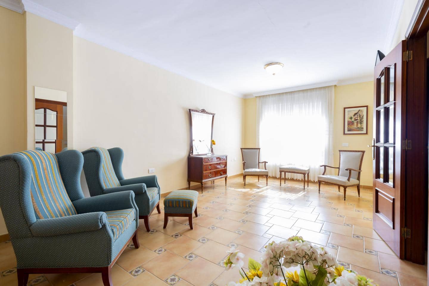 6 bedroom Villa for sale in San Cristobal de La Laguna - € 600,000 (Ref: 10048073)