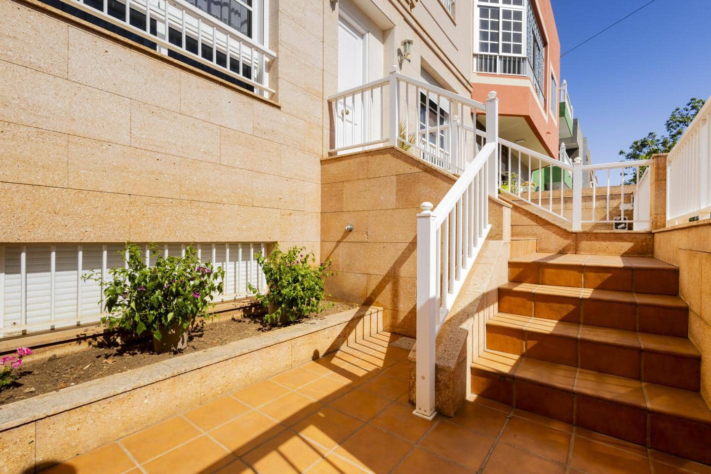6 bedroom Villa for sale in San Cristobal de La Laguna - € 600,000 (Ref: 10048073)