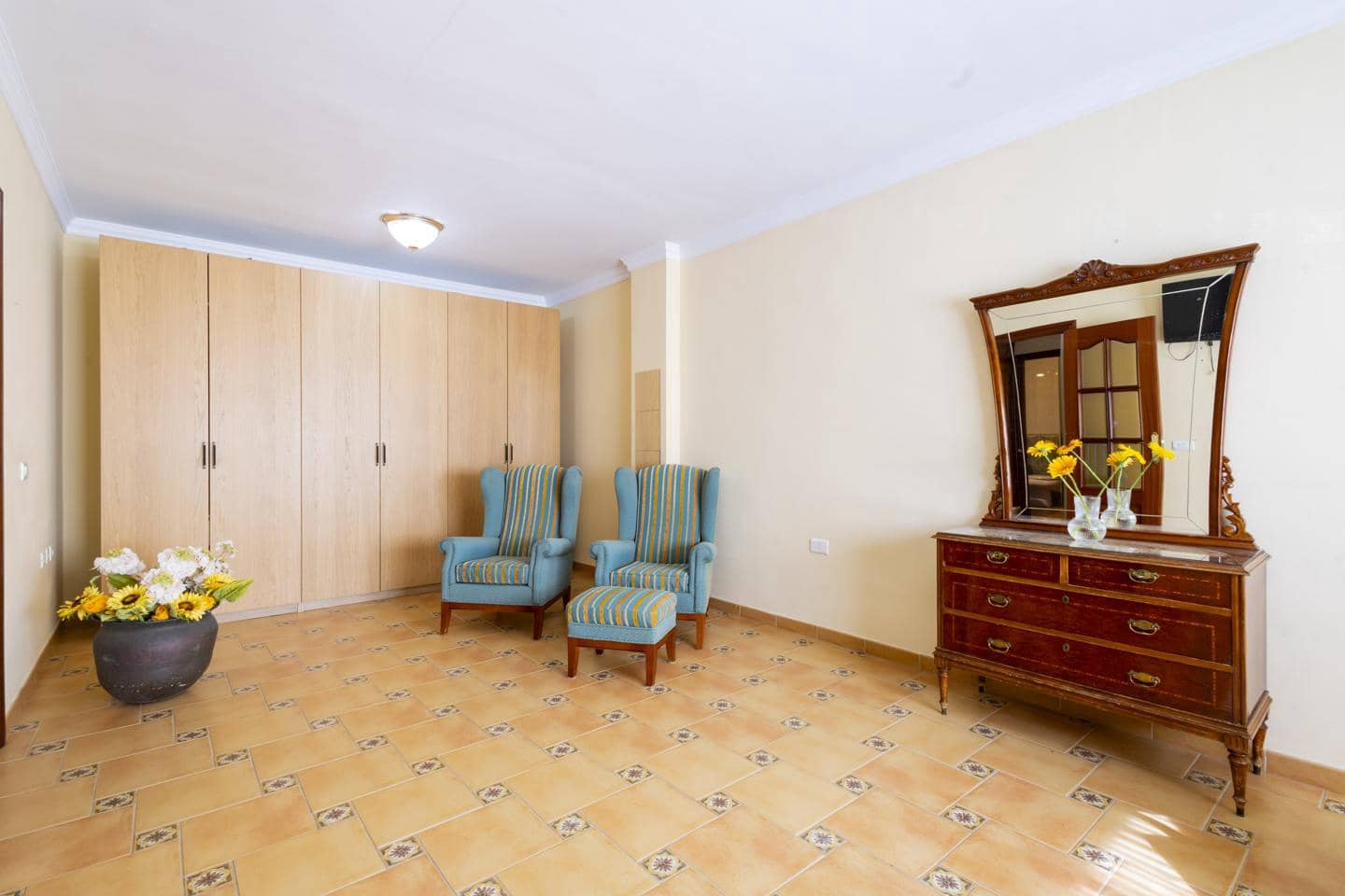 6 bedroom Villa for sale in San Cristobal de La Laguna - € 600,000 (Ref: 10048073)