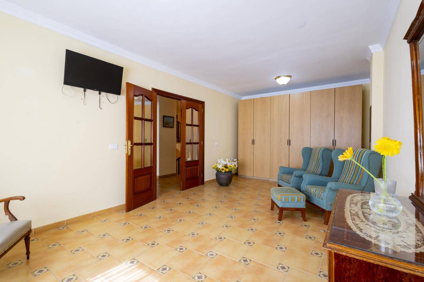 6 bedroom Villa for sale in San Cristobal de La Laguna - € 600,000 (Ref: 10048073)