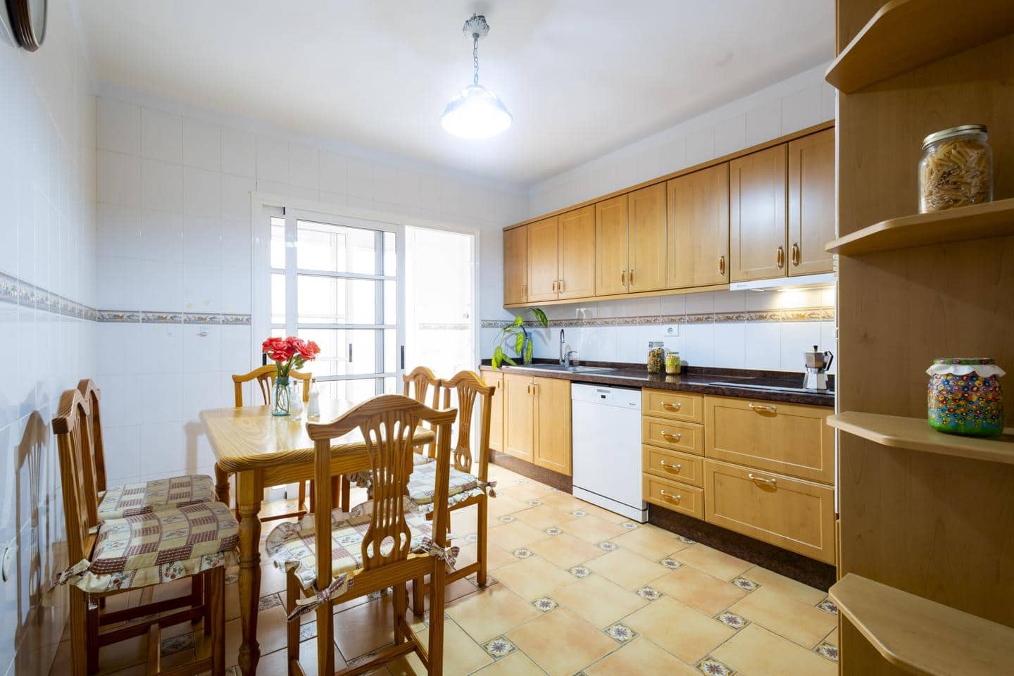 6 bedroom Villa for sale in San Cristobal de La Laguna - € 600,000 (Ref: 10048073)