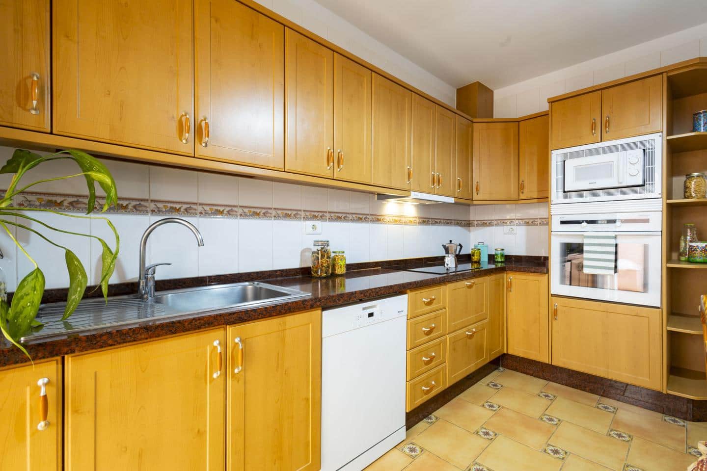 6 bedroom Villa for sale in San Cristobal de La Laguna - € 600,000 (Ref: 10048073)