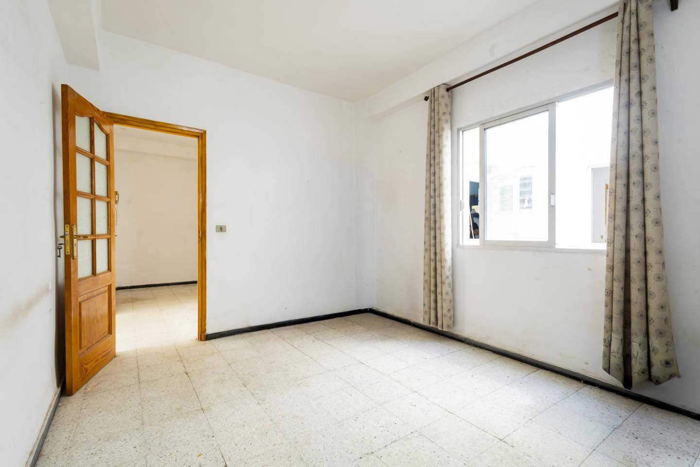 3 bedroom Flat for sale in Santa Cruz de Tenerife - € 310,000 (Ref: 10103558)