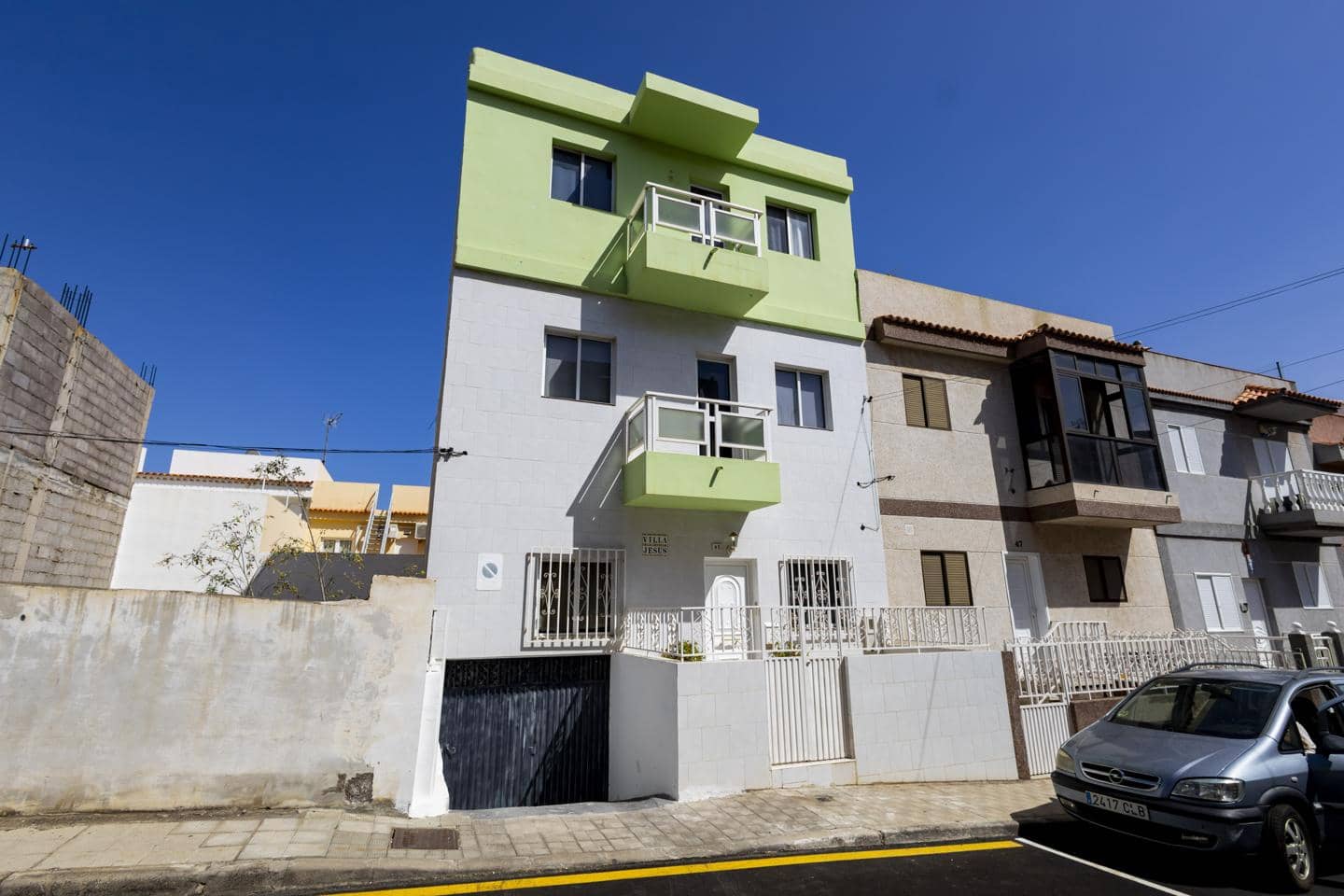 6 soveværelse Villa til salg i Santa Cruz de Tenerife med garage - € 407.000 (Ref: 10145353)