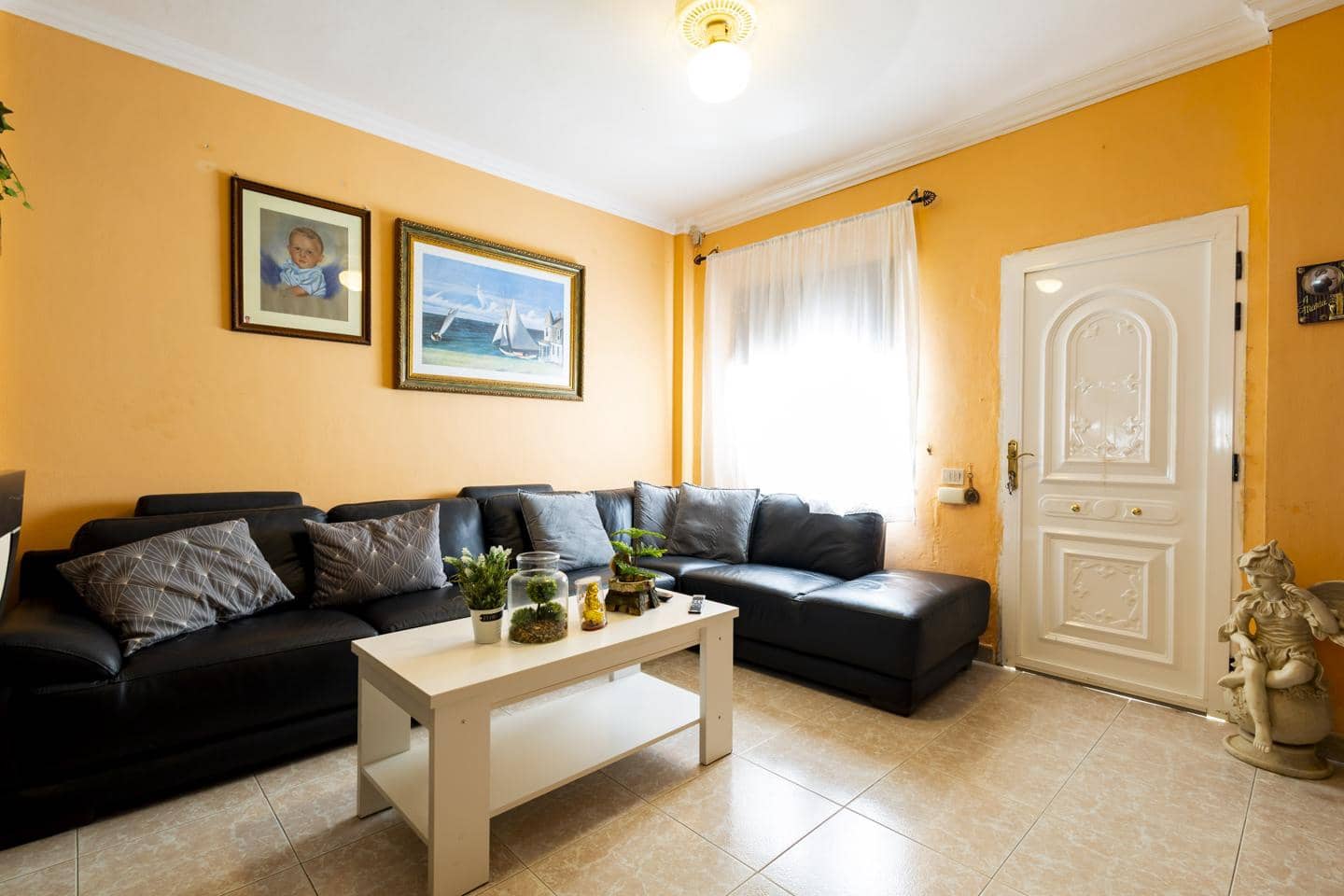 6 soveværelse Villa til salg i Santa Cruz de Tenerife med garage - € 407.000 (Ref: 10145353)