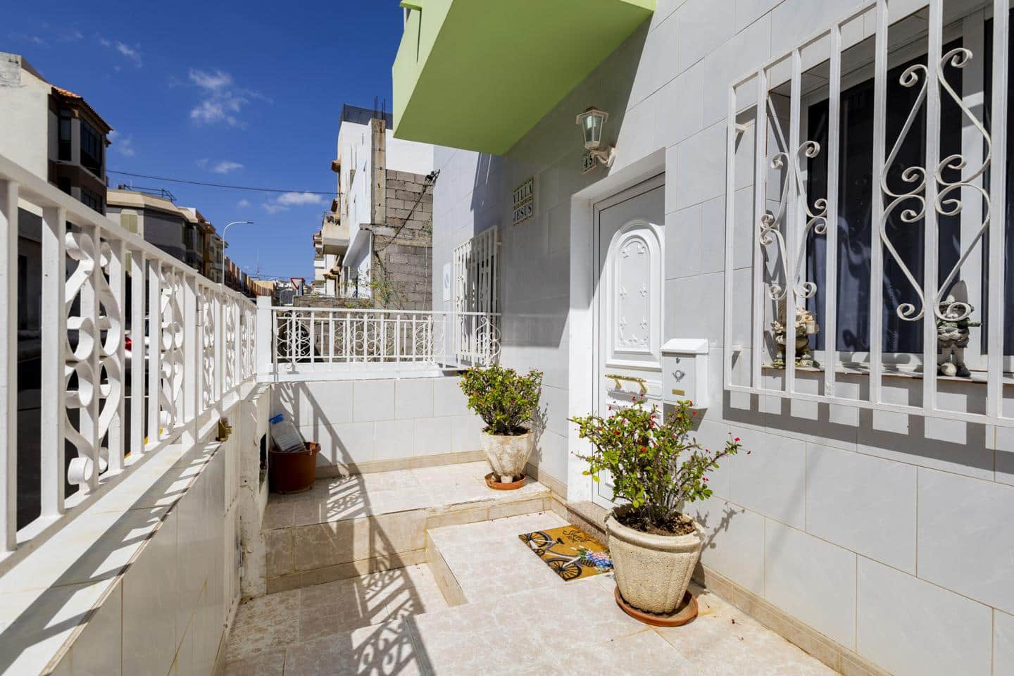 6 soveværelse Villa til salg i Santa Cruz de Tenerife med garage - € 407.000 (Ref: 10145353)