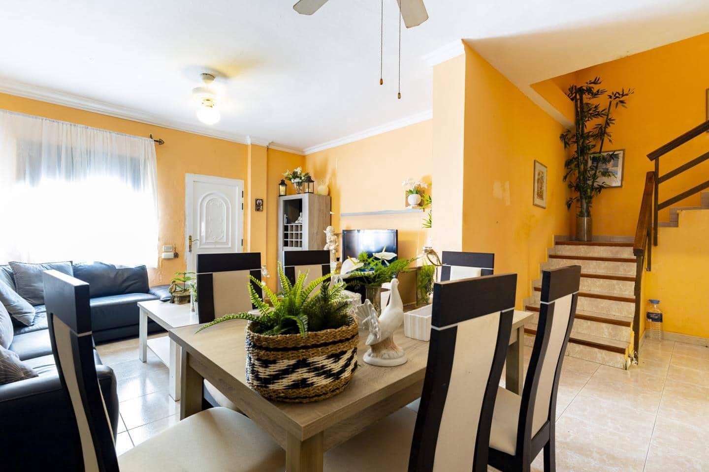 6 soveværelse Villa til salg i Santa Cruz de Tenerife med garage - € 407.000 (Ref: 10145353)