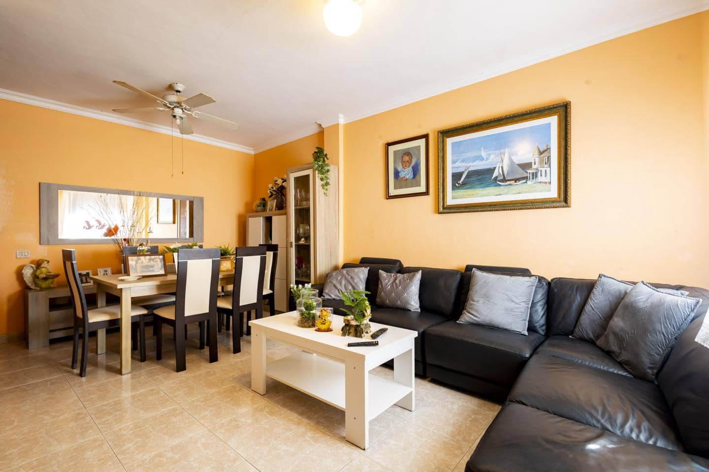 6 soveværelse Villa til salg i Santa Cruz de Tenerife med garage - € 407.000 (Ref: 10145353)